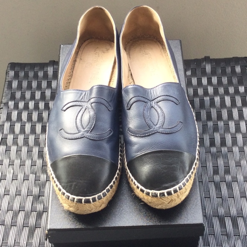 CHANEL Navy Blue and Black Lambskin Espadrilles Size 10.